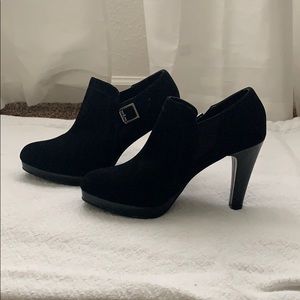 Kioni Black Buckle Ankle booties